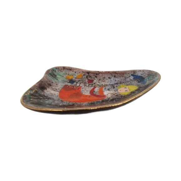 German Pottery Hand painted Girl with Umbrella Wall Hanging by Ker Vitrex - Picture 6 of 10